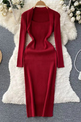 Robe longue moulante en maille à col carré élégante